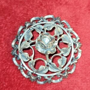 VINTAGE DETAILED PIERCED SCROLL DESIGN ROSE MOTIF BROOCH ~ 1.75"